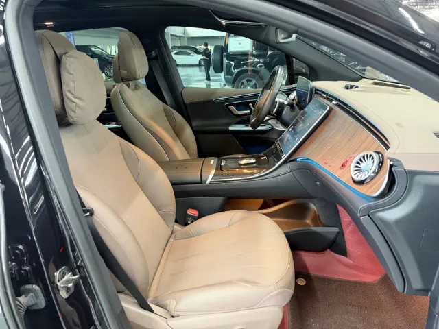 Mercedes-Benz EQE SUV — Фото автомобиля 9