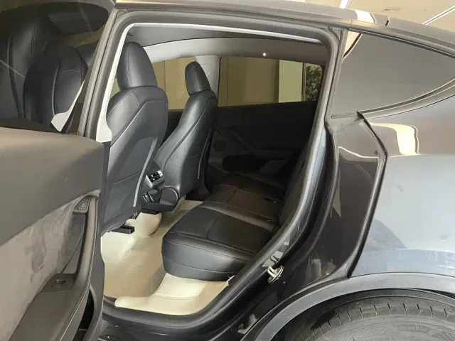 Tesla Model Y — Фото автомобиля 18