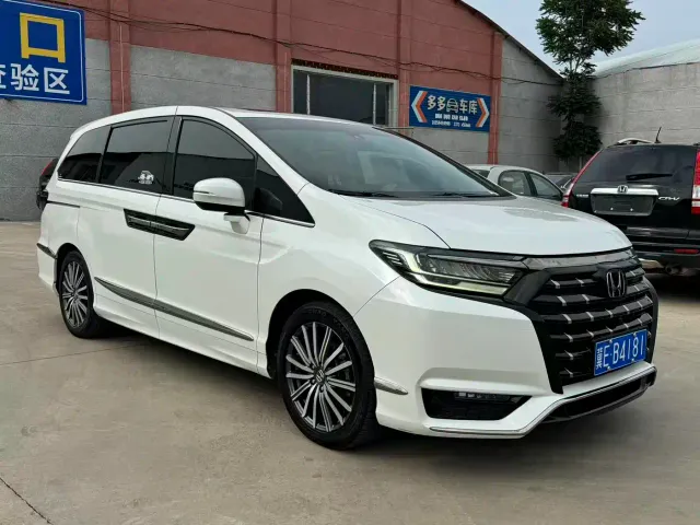 Honda Elysion — Фото автомобиля 3