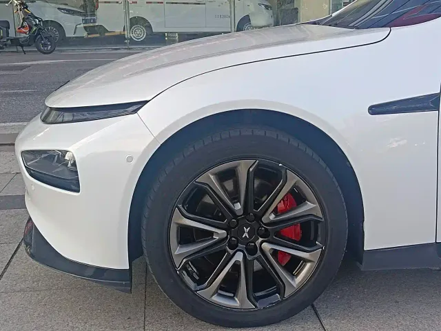 Xpeng P7 — Фото автомобиля 4