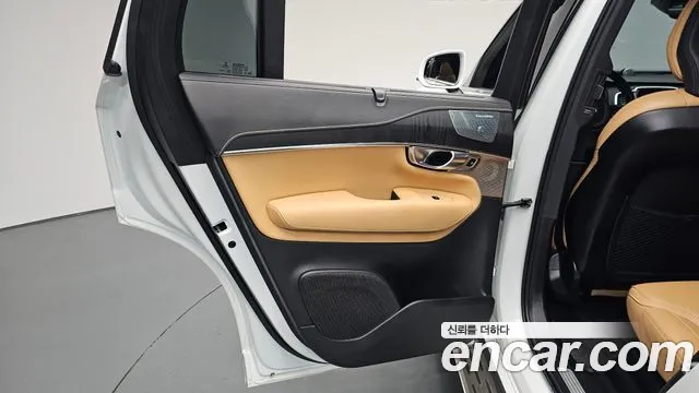 Volvo XC90 — Фото автомобиля 14