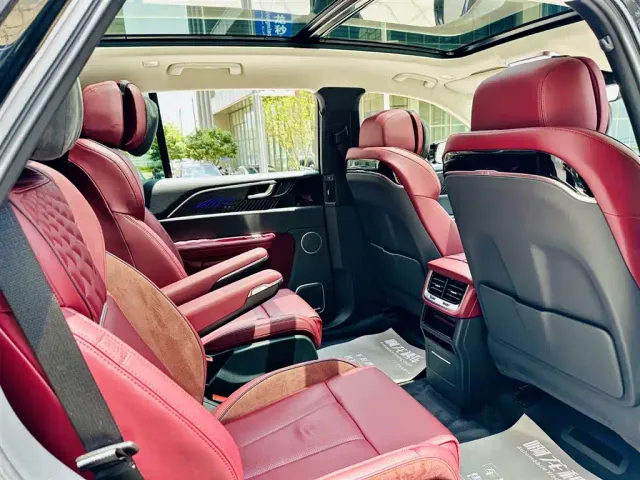 Hongqi E-HS9 — Фото автомобиля 8