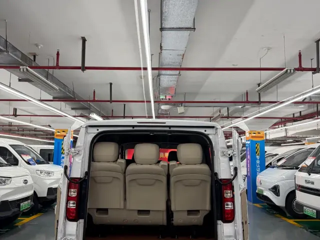 Wuling Yangguang — Фото автомобиля 7