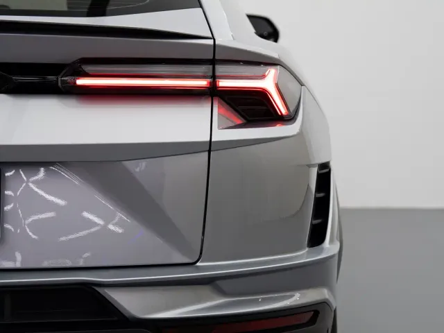 Lamborghini Urus — Фото автомобиля 16