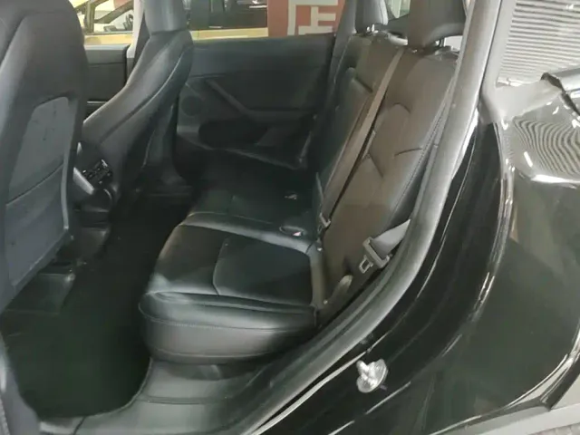 Tesla Model Y — Фото автомобиля 16