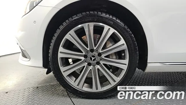 Mercedes-Benz E-Class — Фото автомобиля 5