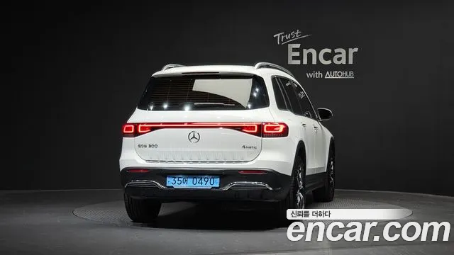 Mercedes-Benz EQB — Фото автомобиля 4