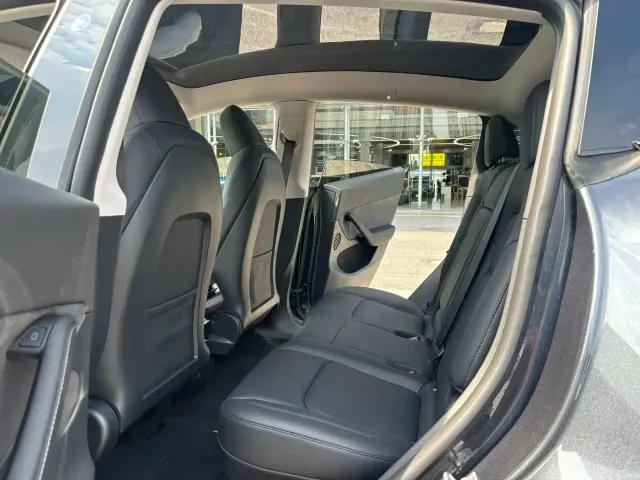 Tesla Model Y — Фото автомобиля 9