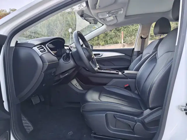 Roewe i6 MAX EV — Фото автомобиля 5