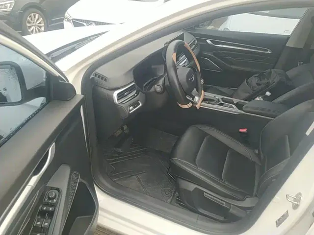 Geely Emgrand — Фото автомобиля 15