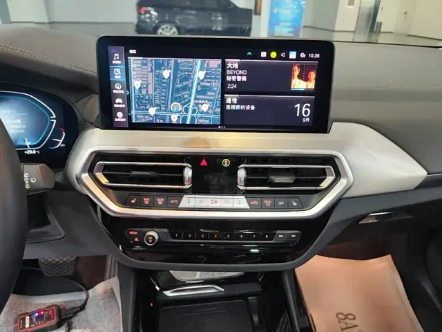 BMW iX3 — Фото автомобиля 12