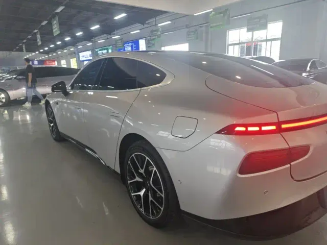 Xpeng P7 — Фото автомобиля 4