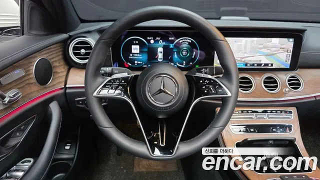 Mercedes-Benz E-Class — Фото автомобиля 12