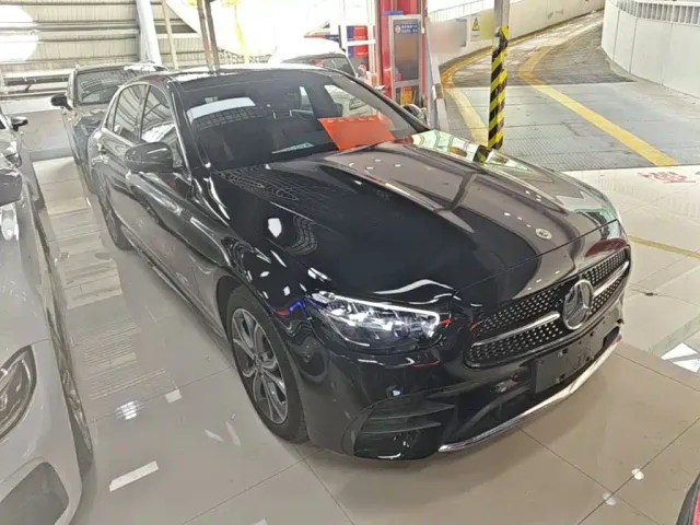 Mercedes-Benz E-Class — Фото автомобиля 3