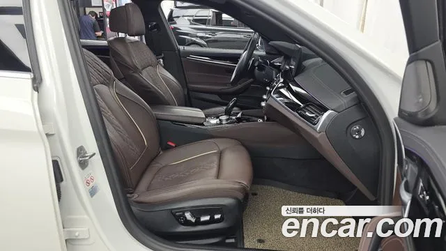 BMW 5 Series G30 — Фото автомобиля 17