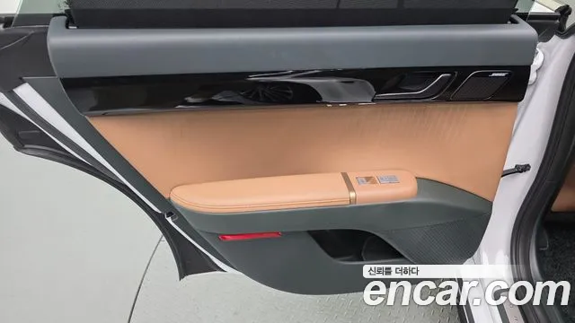 Hyundai Grandeur Grandeur (GN7) 2.5 Бензин 2WD — Фото автомобиля 20