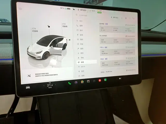 Tesla Model Y — Фото автомобиля 12
