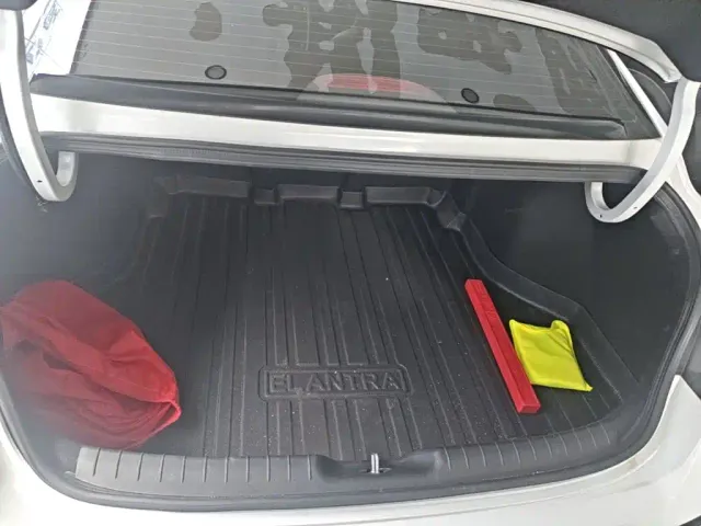 Hyundai Elantra — Фото автомобиля 18