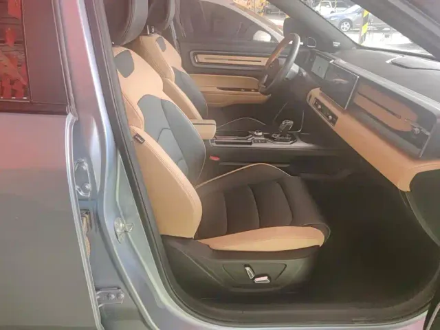 Geely ICON — Фото автомобиля 8