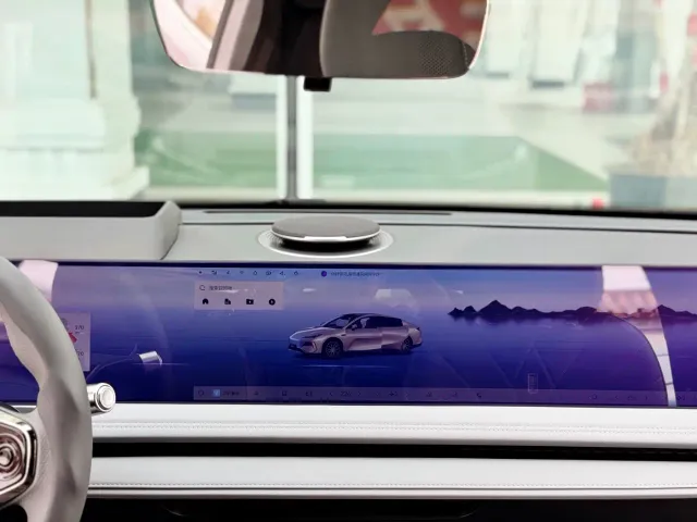 Geely Galaxy E8 — Фото автомобиля 13