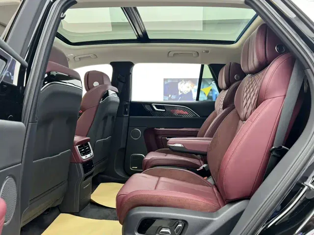 Hongqi E-HS9 — Фото автомобиля 21