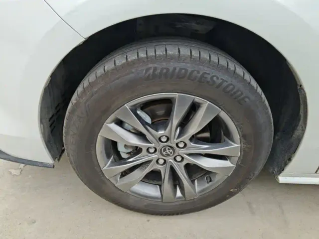 Toyota Sienna — Фото автомобиля 22