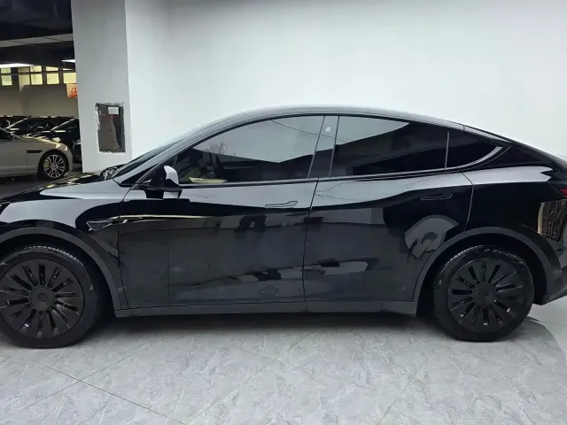 Tesla Model Y — Фото автомобиля 18