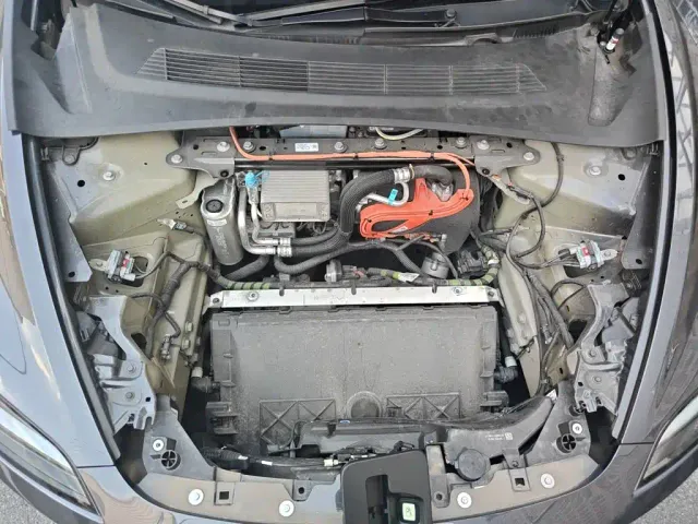 Tesla Model 3 — Фото автомобиля 16