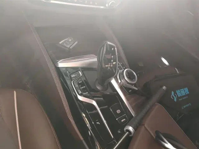BMW 5 Series — Фото автомобиля 9