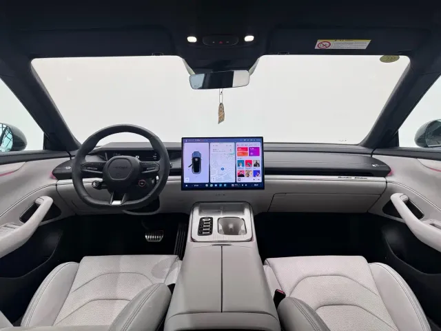 Xiaomi SU7 — Фото автомобиля 13