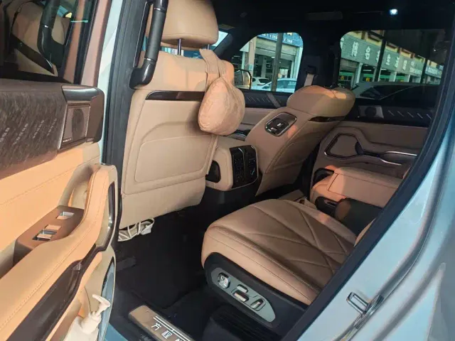 BYD FangChengBao Leopard 8 — Фото автомобиля 6