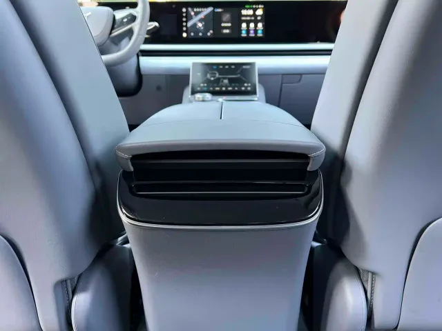 Voyah Auto VOYAH Zhuiguang 2023 4WD Flagship Edition — Фото автомобиля 10