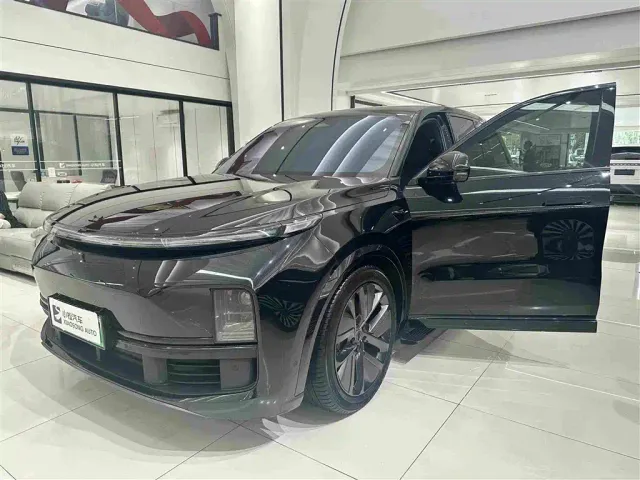 Li Auto L8 — Фото автомобиля 5