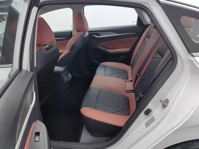 Changan Eado — Фото автомобиля 15