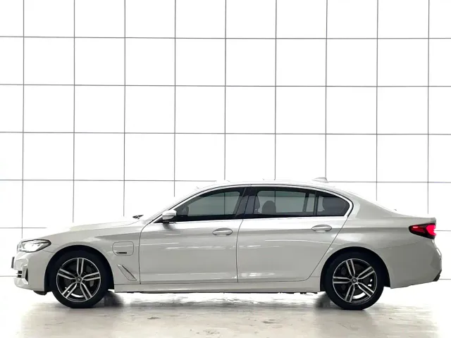 BMW 5 Series — Фото автомобиля 17