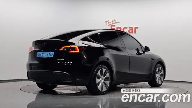 Tesla Model Y — Фото автомобиля 2