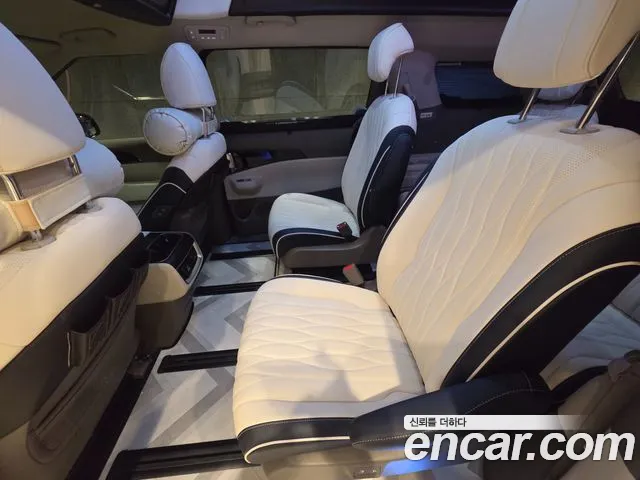 Kia Carnival Generation 4 — Фото автомобиля 24