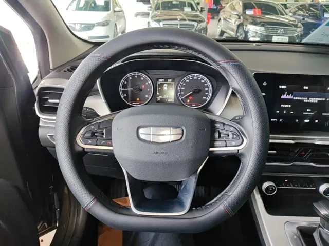 Geely Binyue — Фото автомобиля 10