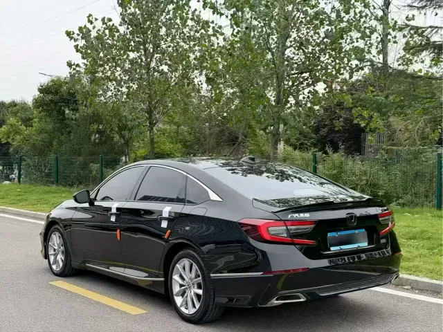 Honda Accord — Фото автомобиля 5