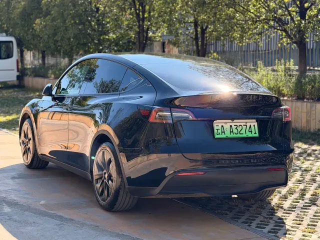 Tesla Model Y — Фото автомобиля 6