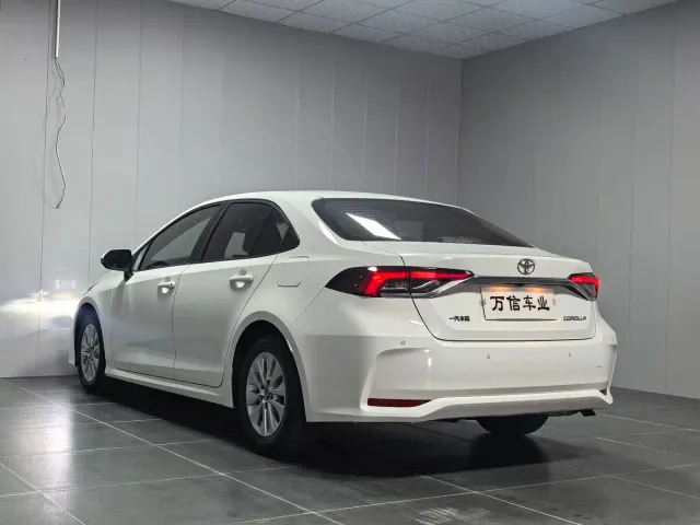 Toyota Corolla — Фото автомобиля 6