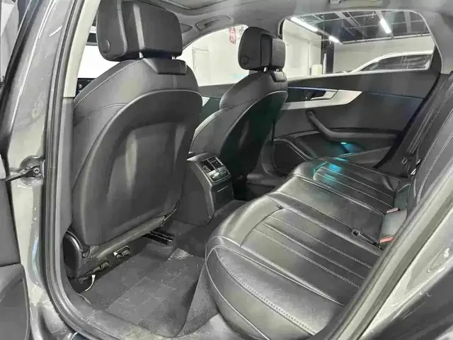 Audi A4L — Фото автомобиля 14