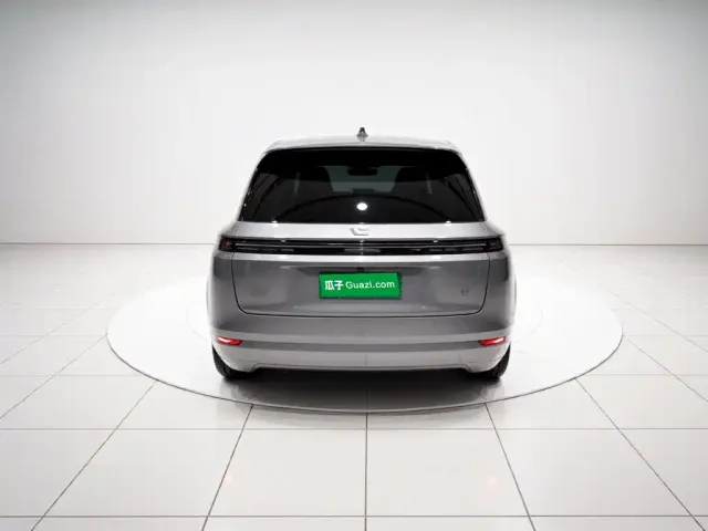 Li Auto L9 — Фото автомобиля 5