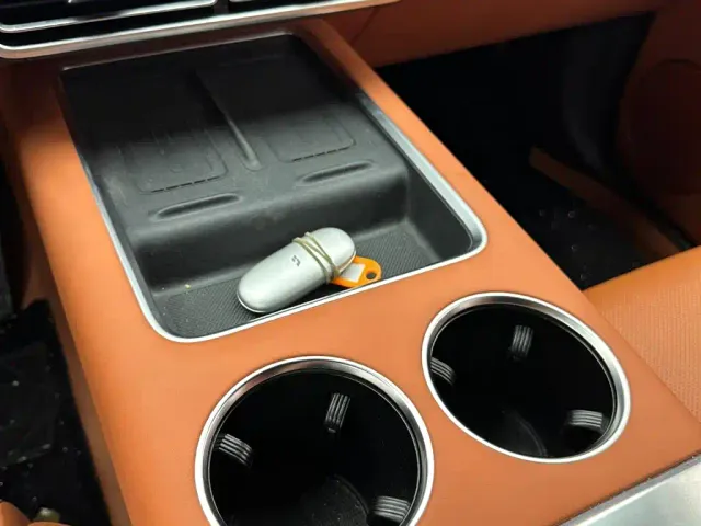 Li Auto L8 — Фото автомобиля 16