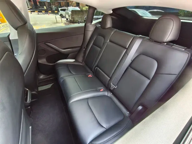 Tesla Model Y — Фото автомобиля 12