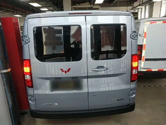 Wuling Yangguang — Фото автомобиля 5