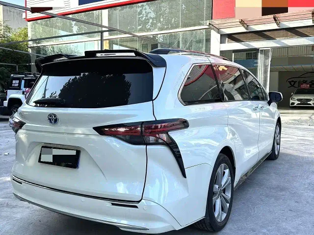 Toyota Sienna — Фото автомобиля 7