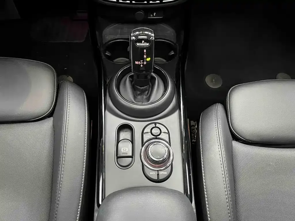 MINI MINI CLUBMAN 2022 1.5T COOPER Connoisseur — Фото автомобиля 10