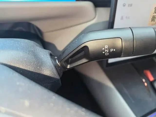 Lynk & Co Lynk & Co Z10 2025 71kWh 602km RWD Pro — Фото автомобиля 5