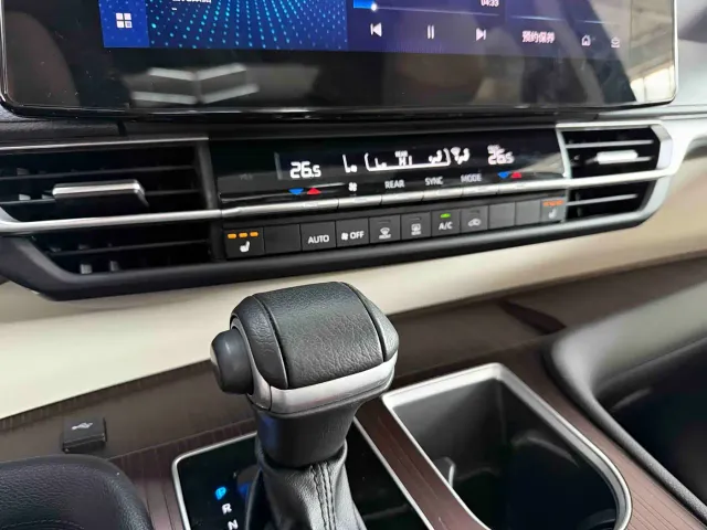 Toyota Granvia — Фото автомобиля 11